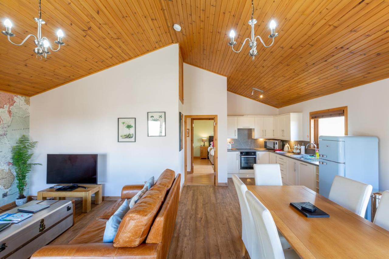 Douglas Fir Lodge With Hot Tub Cupar Exterior photo