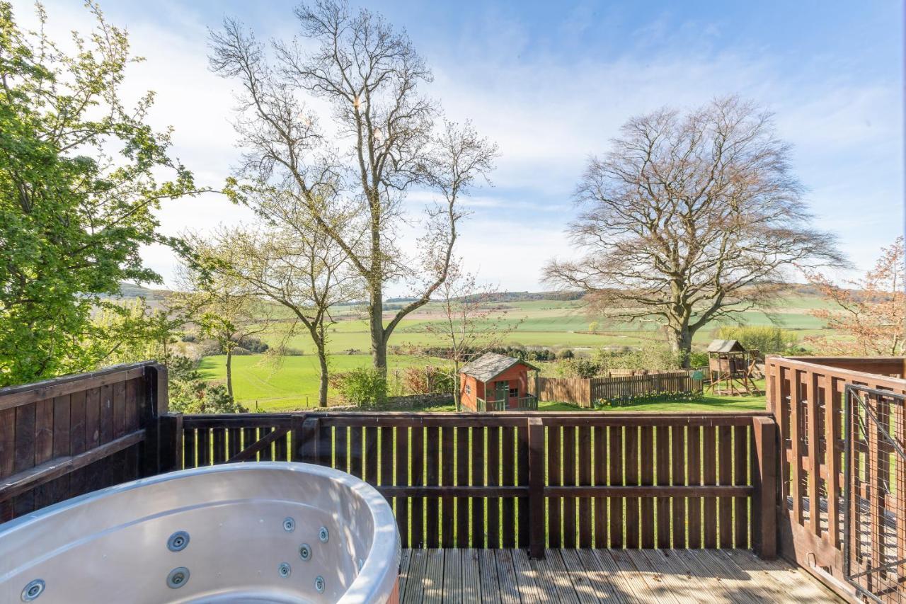 Douglas Fir Lodge With Hot Tub Cupar Exterior photo