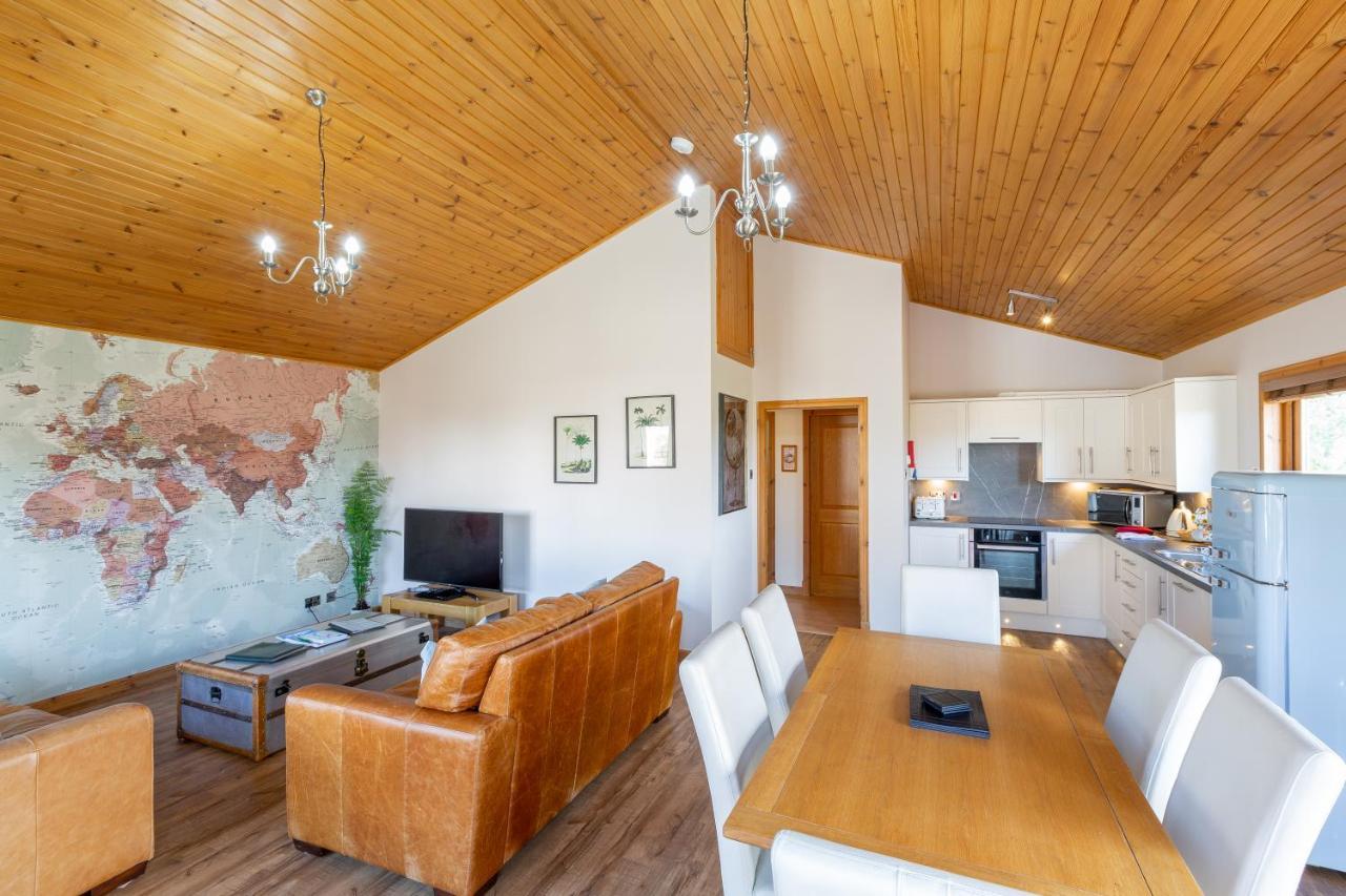 Douglas Fir Lodge With Hot Tub Cupar Exterior photo