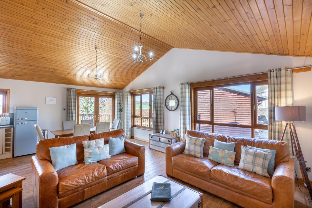 Douglas Fir Lodge With Hot Tub Cupar Exterior photo