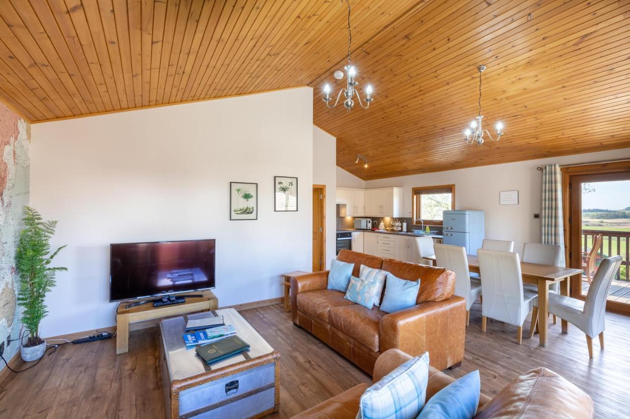 Douglas Fir Lodge With Hot Tub Cupar Exterior photo