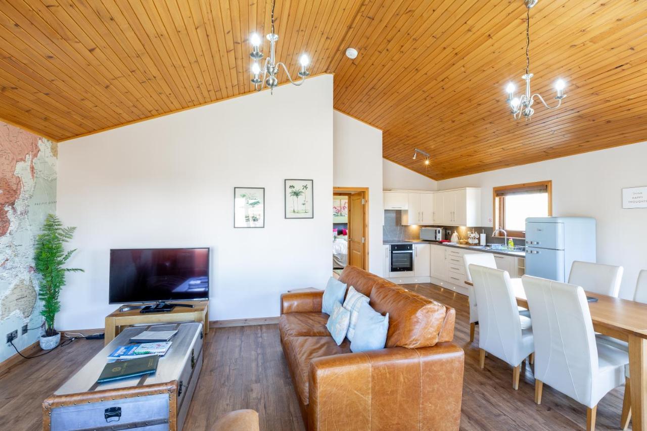 Douglas Fir Lodge With Hot Tub Cupar Exterior photo