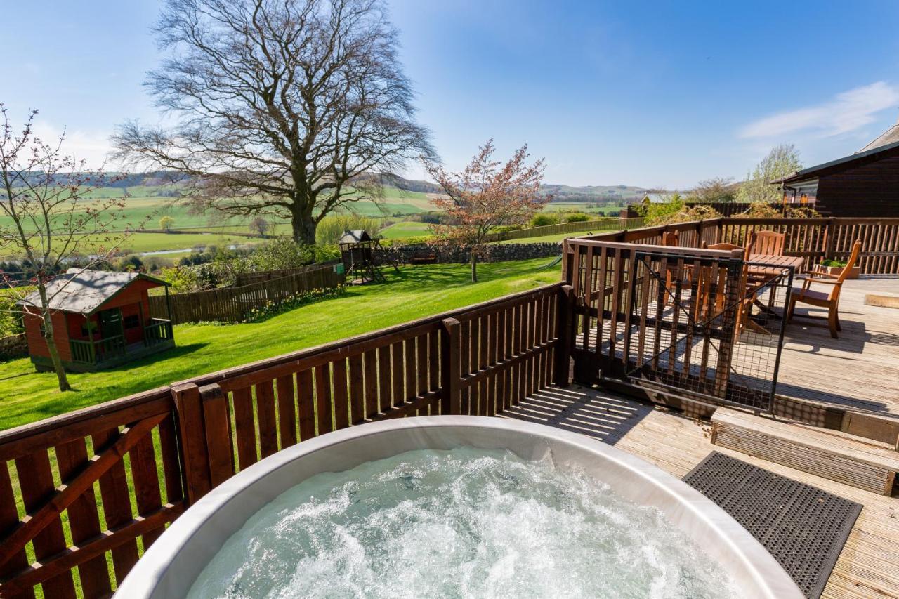 Douglas Fir Lodge With Hot Tub Cupar Exterior photo